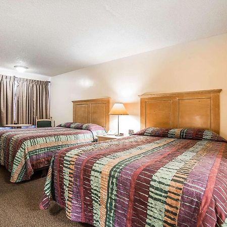 Econo Lodge Inn & Suites Kalispell - Glacier National Park Gateway Exterior foto