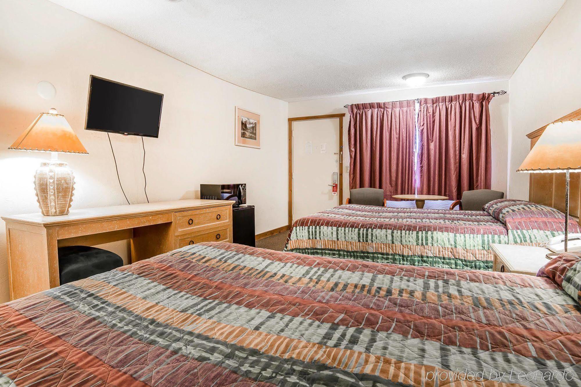 Econo Lodge Inn & Suites Kalispell - Glacier National Park Gateway Exterior foto
