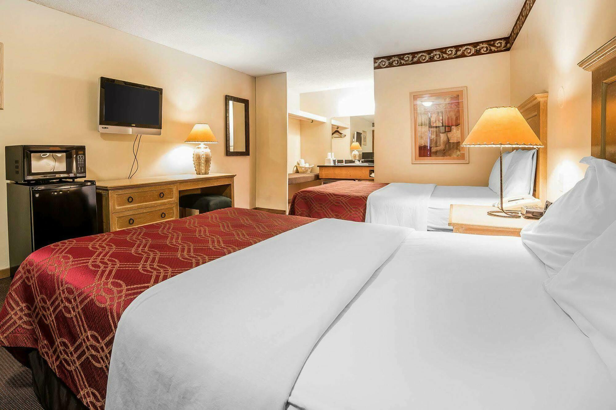 Econo Lodge Inn & Suites Kalispell - Glacier National Park Gateway Exterior foto